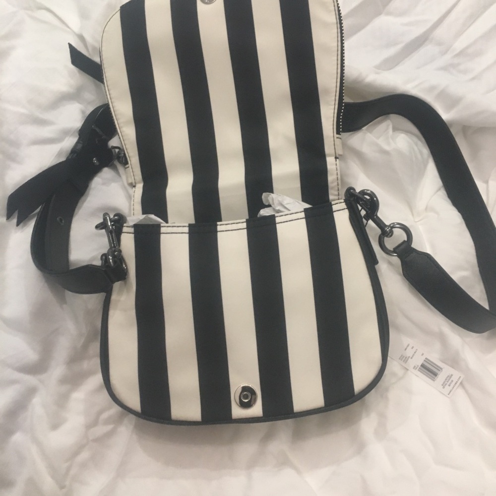 Marc Jacobs handbag. - Picture 3 of 7